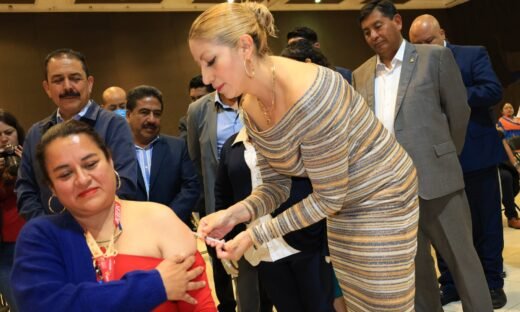 Vacunan al magisterio mexiquense para blindar las aulas