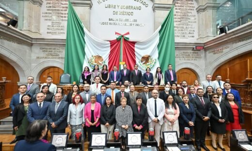 Congreso mexiquense reconoce a 40 docentes por su trayectoria y aportación educativa